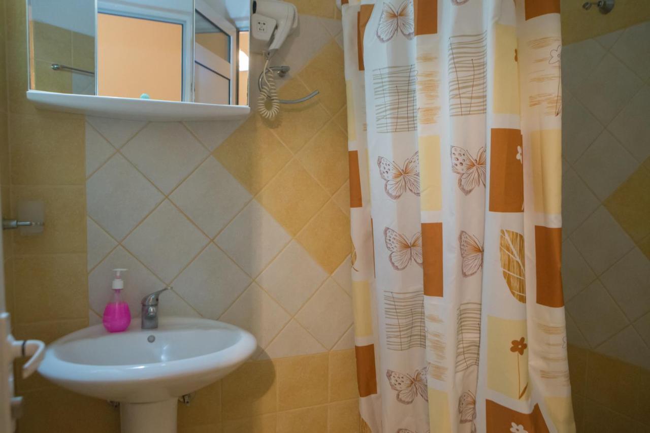 Avgi Apartment Loutraki  Exterior photo